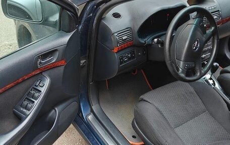 Toyota Avensis III рестайлинг, 2003 год, 540 000 рублей, 21 фотография