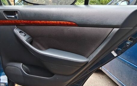Toyota Avensis III рестайлинг, 2003 год, 540 000 рублей, 28 фотография