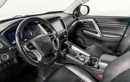 Mitsubishi Montero Sport, 2022 год, 3 790 000 рублей, 9 фотография