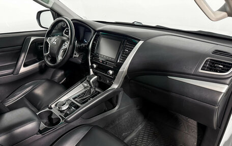 Mitsubishi Montero Sport, 2022 год, 3 790 000 рублей, 15 фотография