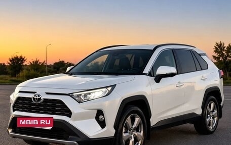 Toyota RAV4, 2020 год, 3 150 000 рублей, 6 фотография