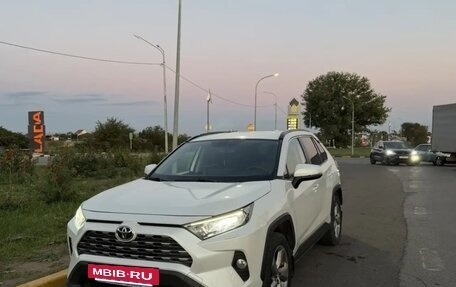 Toyota RAV4, 2020 год, 3 150 000 рублей, 4 фотография
