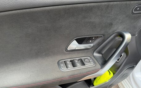 Mercedes-Benz A-Класс, 2019 год, 2 750 000 рублей, 10 фотография