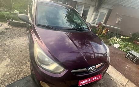 Hyundai Solaris II рестайлинг, 2011 год, 570 000 рублей, 1 фотография
