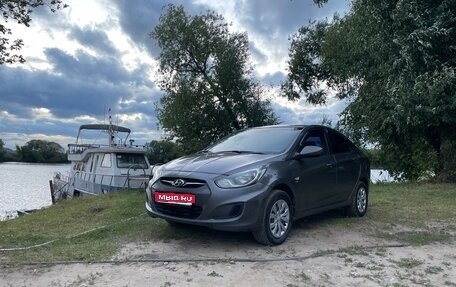 Hyundai Solaris II рестайлинг, 2011 год, 600 000 рублей, 1 фотография