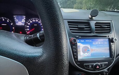 Hyundai Solaris II рестайлинг, 2011 год, 600 000 рублей, 2 фотография