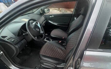 Hyundai Solaris II рестайлинг, 2011 год, 600 000 рублей, 7 фотография