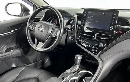 Toyota Camry, 2021 год, 3 200 000 рублей, 13 фотография