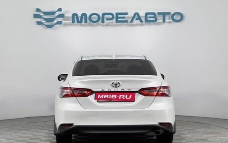 Toyota Camry, 2021 год, 3 200 000 рублей, 6 фотография