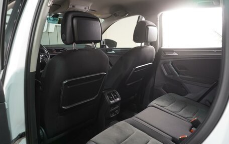 Volkswagen Tiguan II, 2018 год, 2 999 000 рублей, 11 фотография