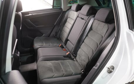 Volkswagen Tiguan II, 2018 год, 2 999 000 рублей, 9 фотография