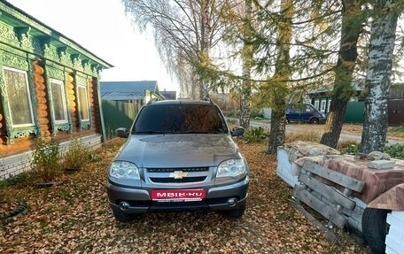 Chevrolet Niva I рестайлинг, 2010 год, 600 000 рублей, 1 фотография