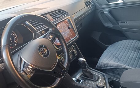 Volkswagen Tiguan II, 2018 год, 2 799 000 рублей, 5 фотография