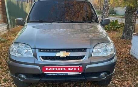 Chevrolet Niva I рестайлинг, 2010 год, 600 000 рублей, 3 фотография