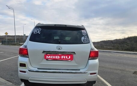 Toyota Highlander III, 2012 год, 1 570 000 рублей, 2 фотография