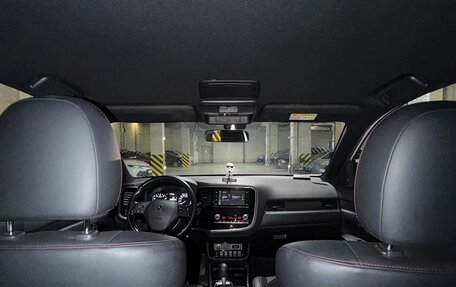Mitsubishi Outlander III рестайлинг 3, 2021 год, 2 800 000 рублей, 14 фотография