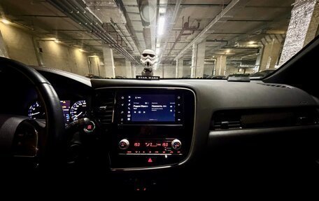 Mitsubishi Outlander III рестайлинг 3, 2021 год, 2 800 000 рублей, 11 фотография