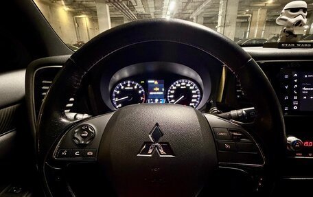 Mitsubishi Outlander III рестайлинг 3, 2021 год, 2 800 000 рублей, 12 фотография