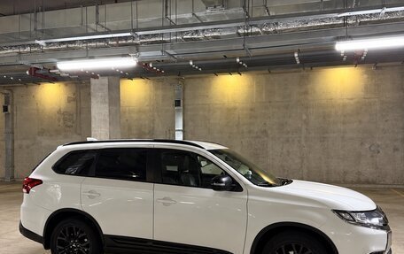 Mitsubishi Outlander III рестайлинг 3, 2021 год, 2 800 000 рублей, 5 фотография