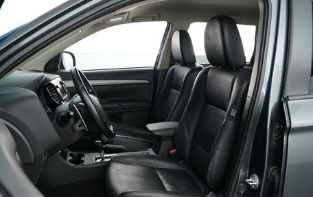 Mitsubishi Outlander III рестайлинг 3, 2014 год, 1 649 099 рублей, 8 фотография