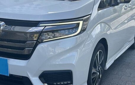 Honda Stepwgn IV рестайлинг, 2022 год, 2 030 000 рублей, 4 фотография
