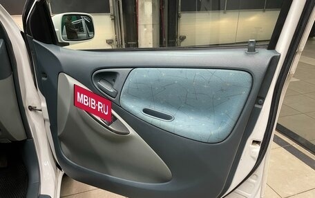 Toyota Vitz, 2000 год, 400 000 рублей, 8 фотография