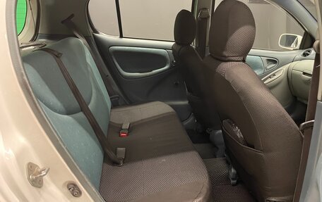 Toyota Vitz, 2000 год, 400 000 рублей, 11 фотография