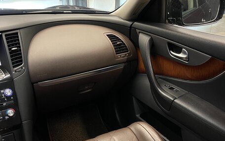 Infiniti QX70, 2013 год, 1 700 000 рублей, 14 фотография