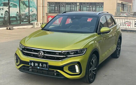 Volkswagen T-Roc I, 2023 год, 1 780 000 рублей, 1 фотография