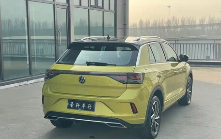 Volkswagen T-Roc I, 2023 год, 1 780 000 рублей, 6 фотография