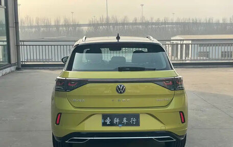 Volkswagen T-Roc I, 2023 год, 1 780 000 рублей, 5 фотография