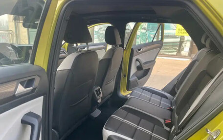 Volkswagen T-Roc I, 2023 год, 1 780 000 рублей, 11 фотография