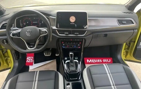 Volkswagen T-Roc I, 2023 год, 1 780 000 рублей, 14 фотография