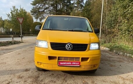 Volkswagen Transporter T5 рестайлинг, 2005 год, 1 100 000 рублей, 1 фотография