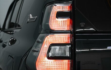 Toyota Land Cruiser Prado 150 рестайлинг, 2021 год, 7 450 000 рублей, 8 фотография