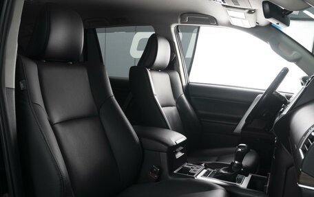 Toyota Land Cruiser Prado 150 рестайлинг, 2021 год, 7 450 000 рублей, 11 фотография