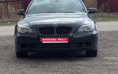 BMW 5 серия, 2004 год, 900 000 рублей, 3 фотография