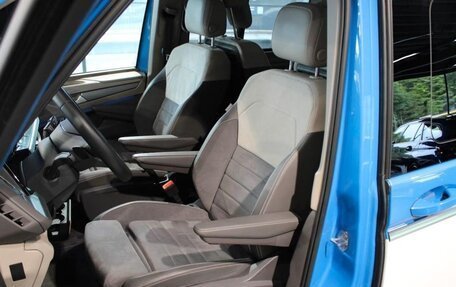 Volkswagen Multivan, 2023 год, 5 320 000 рублей, 7 фотография