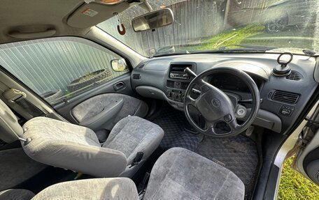 Toyota Raum I, 2000 год, 250 000 рублей, 3 фотография