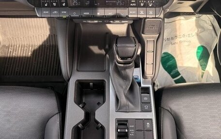 Toyota Land Cruiser Prado, 2024 год, 6 987 069 рублей, 12 фотография