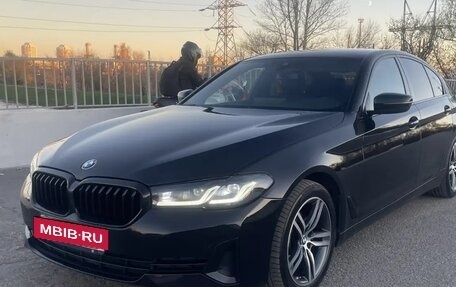 BMW 5 серия, 2022 год, 3 920 000 рублей, 2 фотография