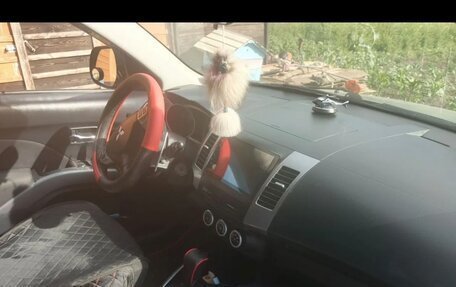 Mitsubishi Outlander III рестайлинг 3, 2006 год, 1 000 000 рублей, 7 фотография