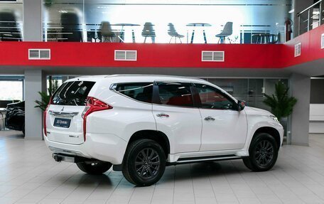 Mitsubishi Pajero Sport III рестайлинг, 2018 год, 2 750 000 рублей, 2 фотография