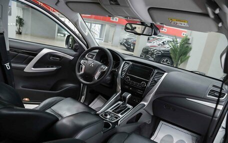Mitsubishi Pajero Sport III рестайлинг, 2018 год, 2 750 000 рублей, 5 фотография