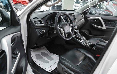 Mitsubishi Pajero Sport III рестайлинг, 2018 год, 2 750 000 рублей, 8 фотография