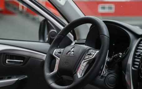 Mitsubishi Pajero Sport III рестайлинг, 2018 год, 2 750 000 рублей, 9 фотография