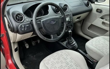 Ford Fiesta, 2004 год, 260 000 рублей, 4 фотография