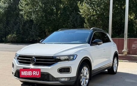 Volkswagen T-Roc I, 2022 год, 1 850 000 рублей, 2 фотография