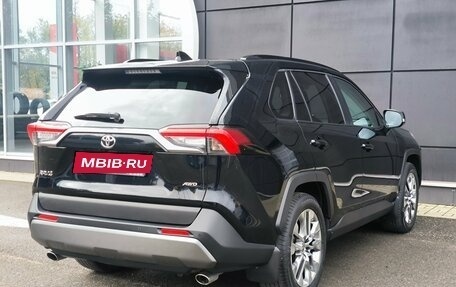 Toyota RAV4, 2021 год, 3 250 000 рублей, 4 фотография