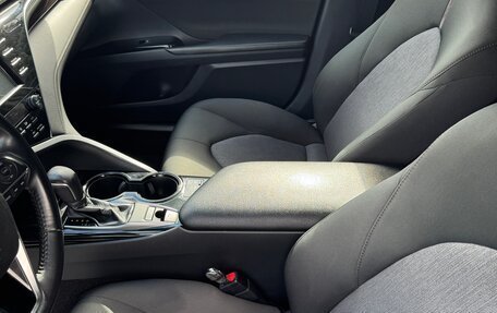 Toyota Camry, 2018 год, 2 650 000 рублей, 11 фотография